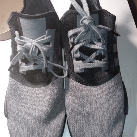 Adidas - Picture 4 of 5